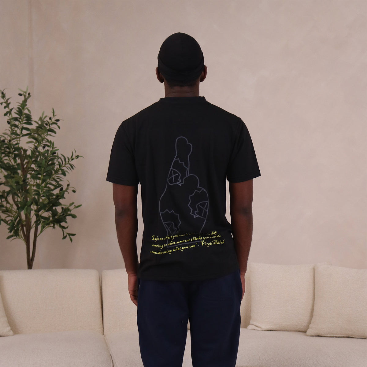 BLACK CROSS FINGER TEE